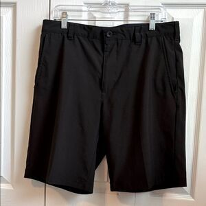 Izod Golf Men's Black Shorts 33 Inseam 9.5